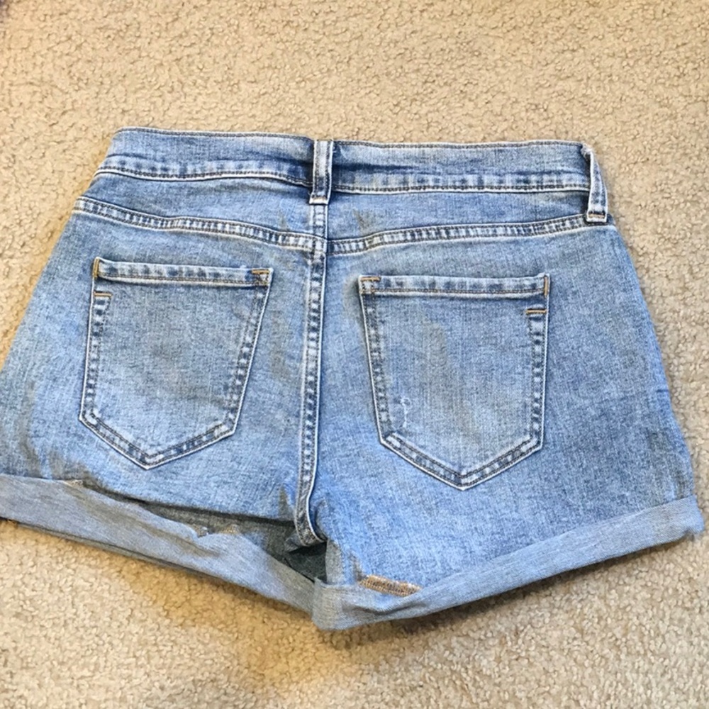 Old navy boyfriend shorts - Picture 2 of 4